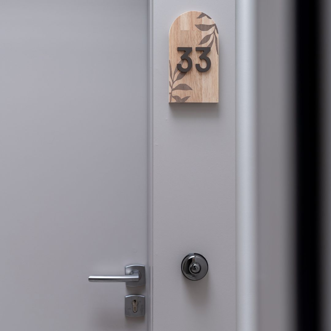 Signalétique d'une porte d'appartement de la résidence Rocca Bella à Saint-Jean-de-Védas