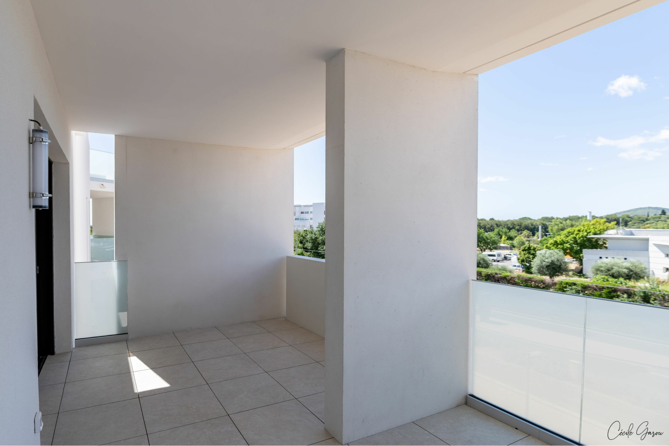 Terrasse du T2 disponible à Rocca Bella avec vue sur les environs de Saint-Jean-de-Védas